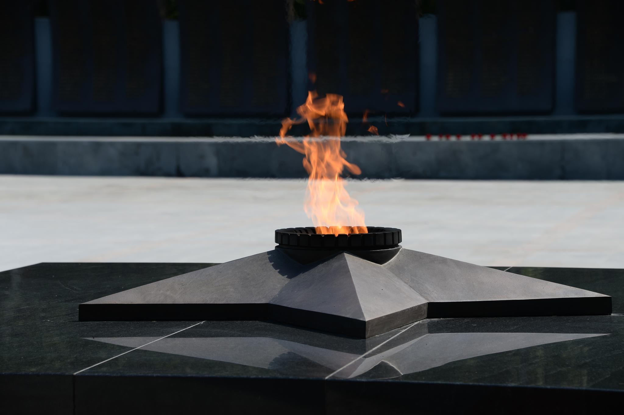 На мемориале в поселке Стрелка Темрюкского района зажгли Вечный огонь