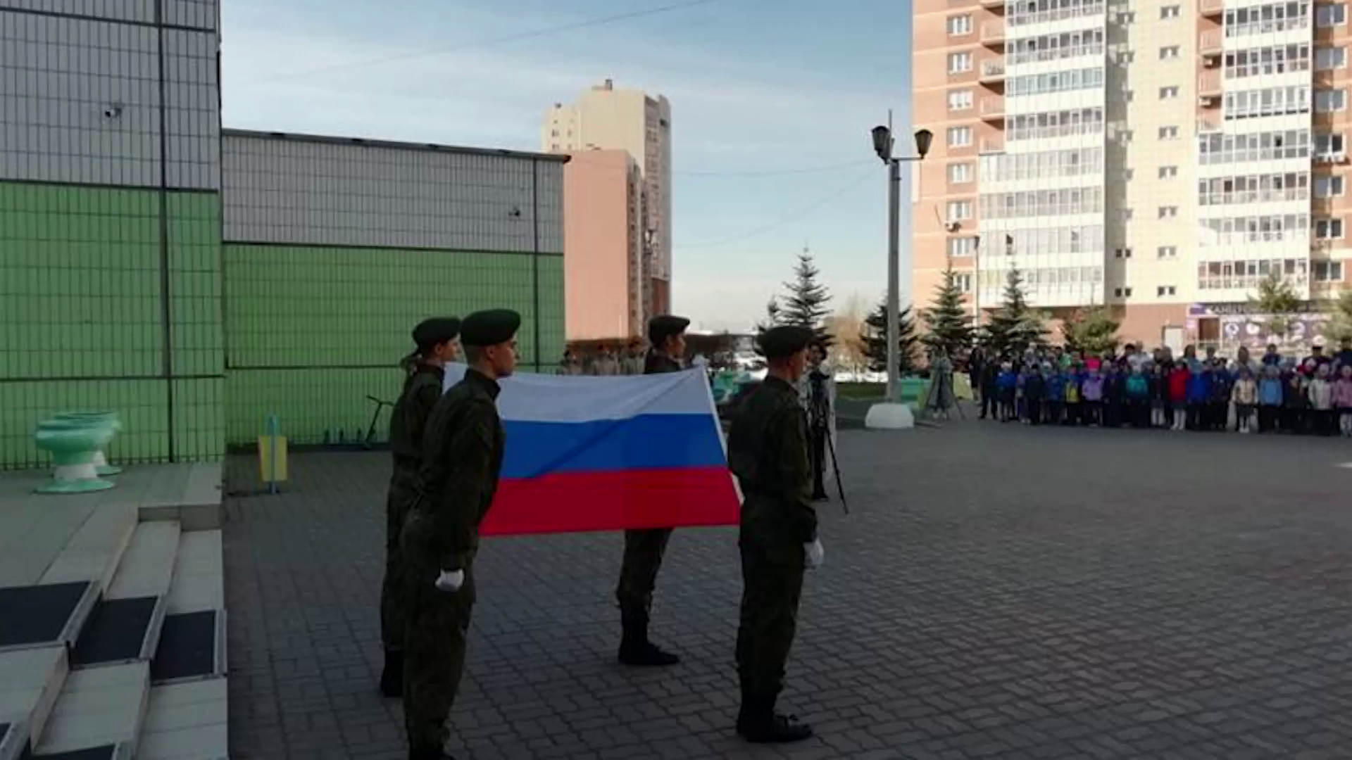 Красноярских первоклашек торжественно приняли в "Орлят России"
