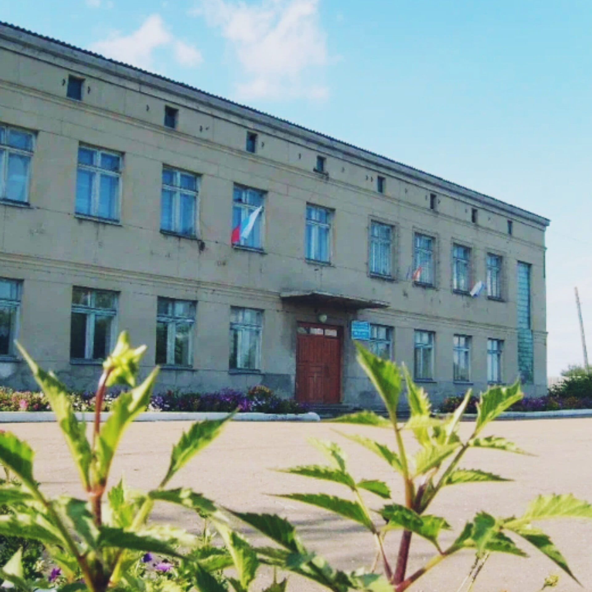 Дети массово упали в обморок во время торжественной линейки