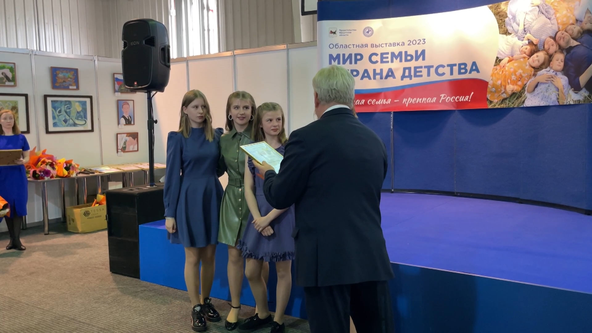 Три семьи из Усть-Ордынского округа заняли призовые места в областном конкурсе "Почетная семья — 2023″