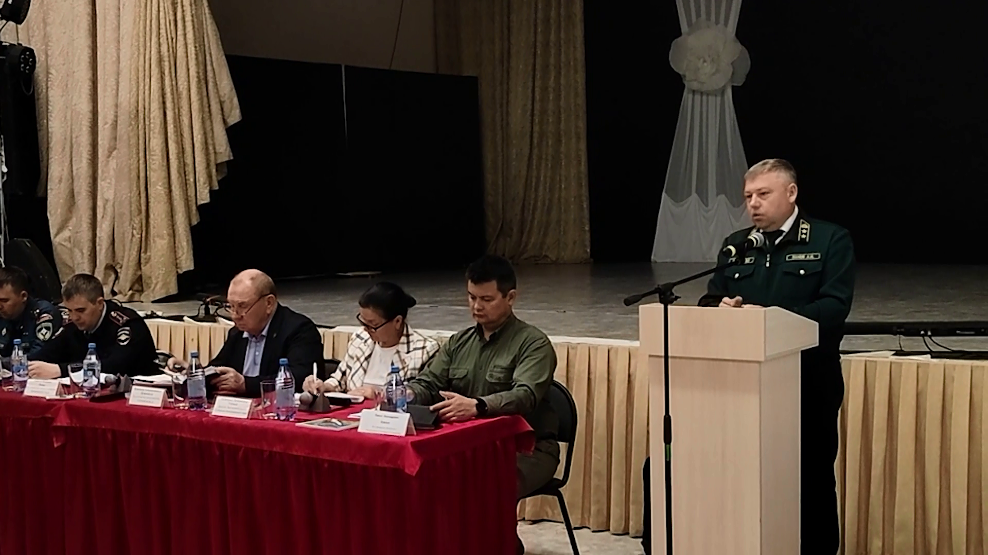 В Кежемском районе исполняющий обязанности министра лесного хозяйства края обсудил с жителями текущие проблемы