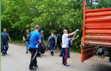 В Бузулуке провели субботник на реках Самара и Бузулук