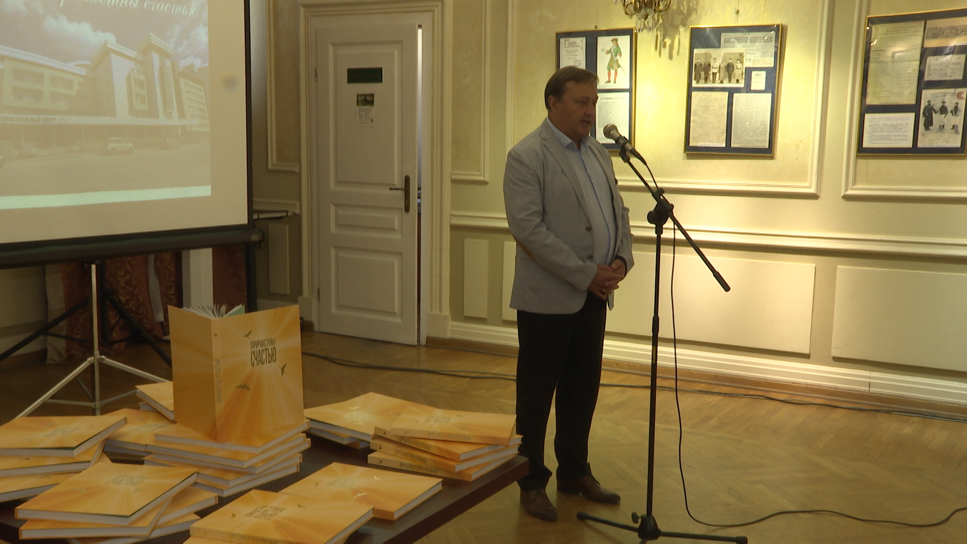 Книгу в честь 100-летия медучреждения издали в Иркутском городском перинатальном центре
