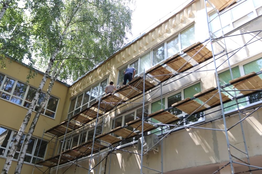 В Краснодаре начали ремонтировать школы и детские сады