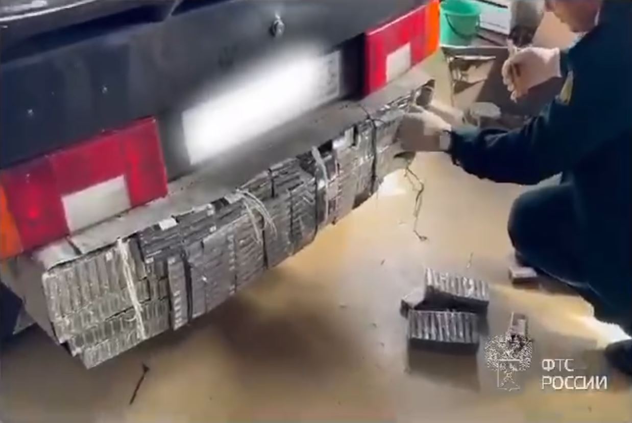 В Сочи задержали табачный тайник на колесах