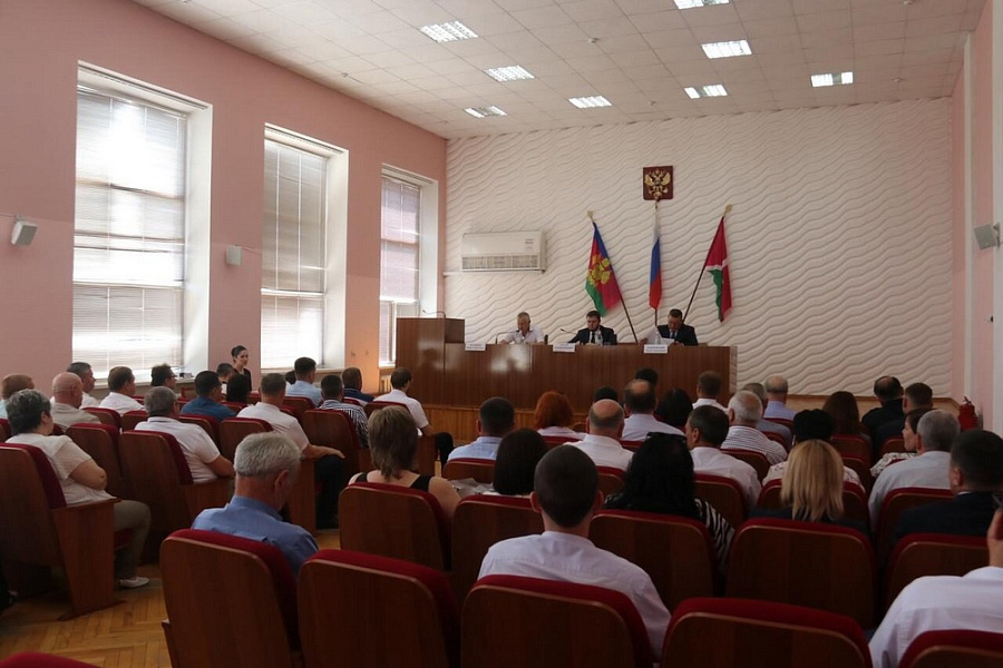 Глава Усть-Лабинского района Сергей Запорожский ушел в отставку