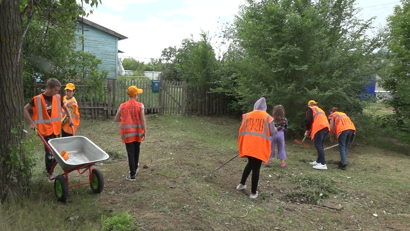 Неравнодушная молодежь с. Бурдыгино помогает односельчанам