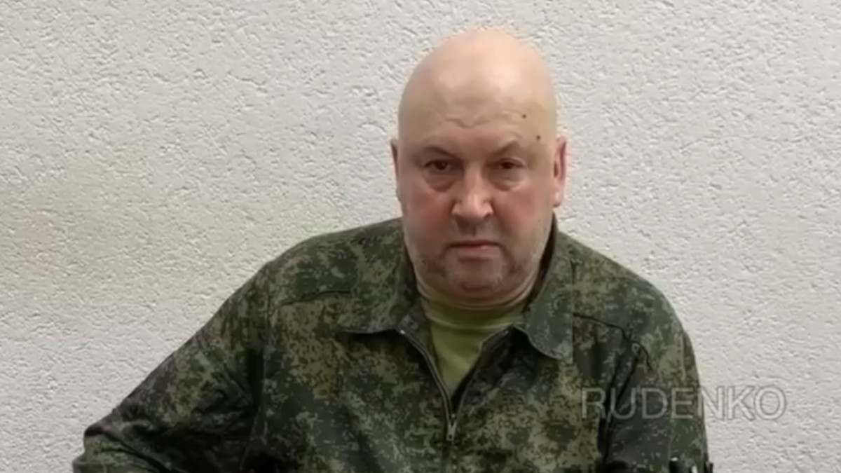 Генерал Суровикин записал обращение к ЧВК "Вагнер"