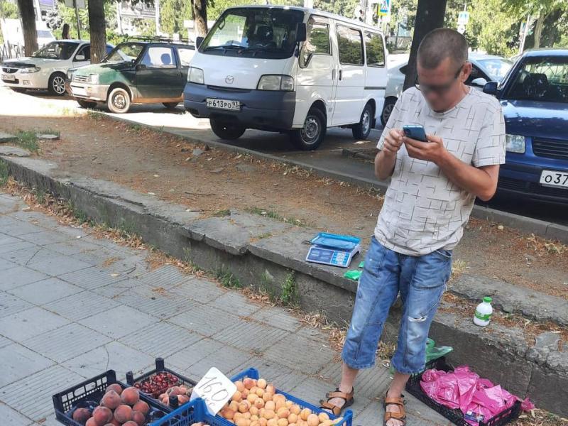 В Краснодаре торговца фруктами отправили за решетку