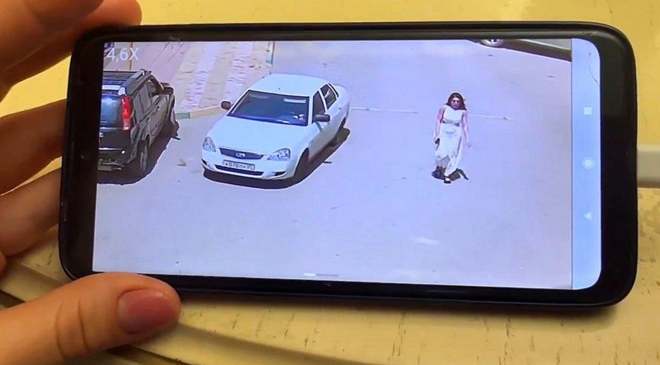 Водитель в Дагестане набросился на девушку из-за "развратного" платья