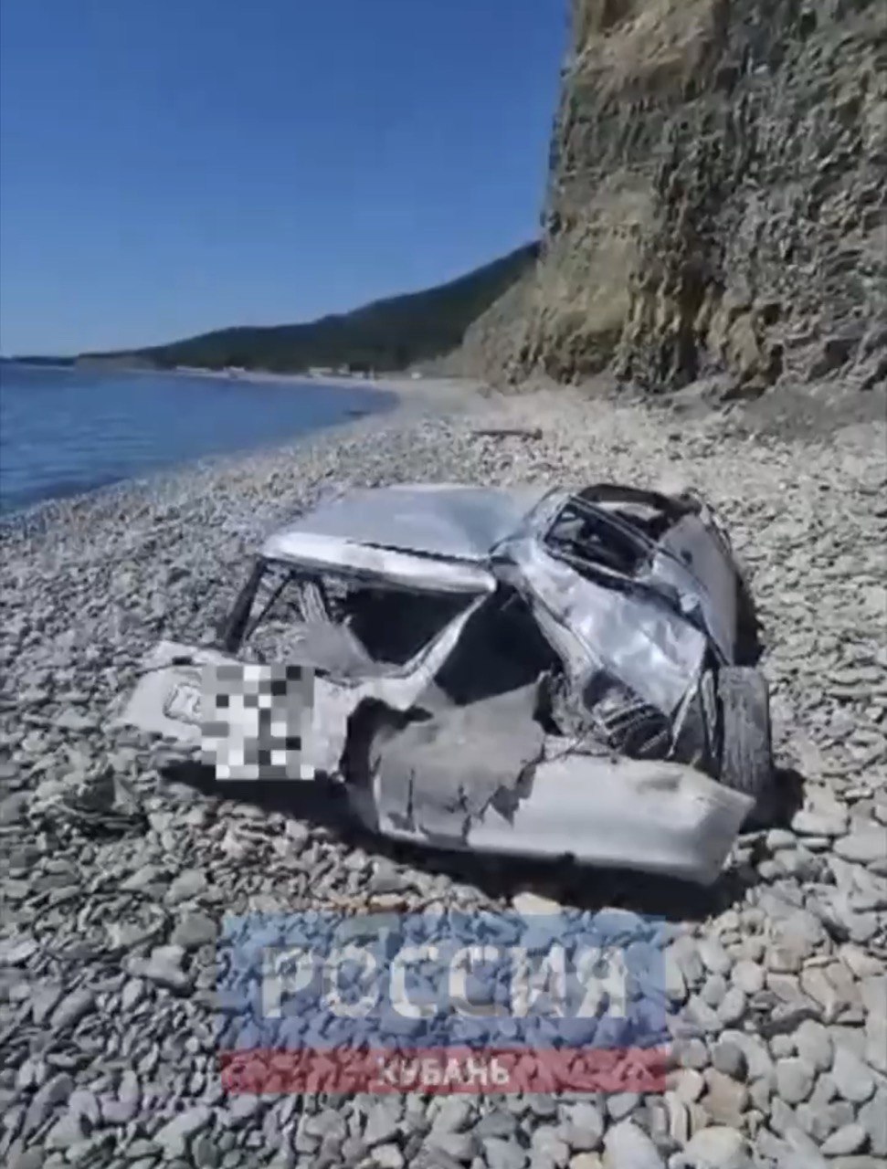 Автомобиль упал с высоты 50 метров в поселке Утриш под Анапой