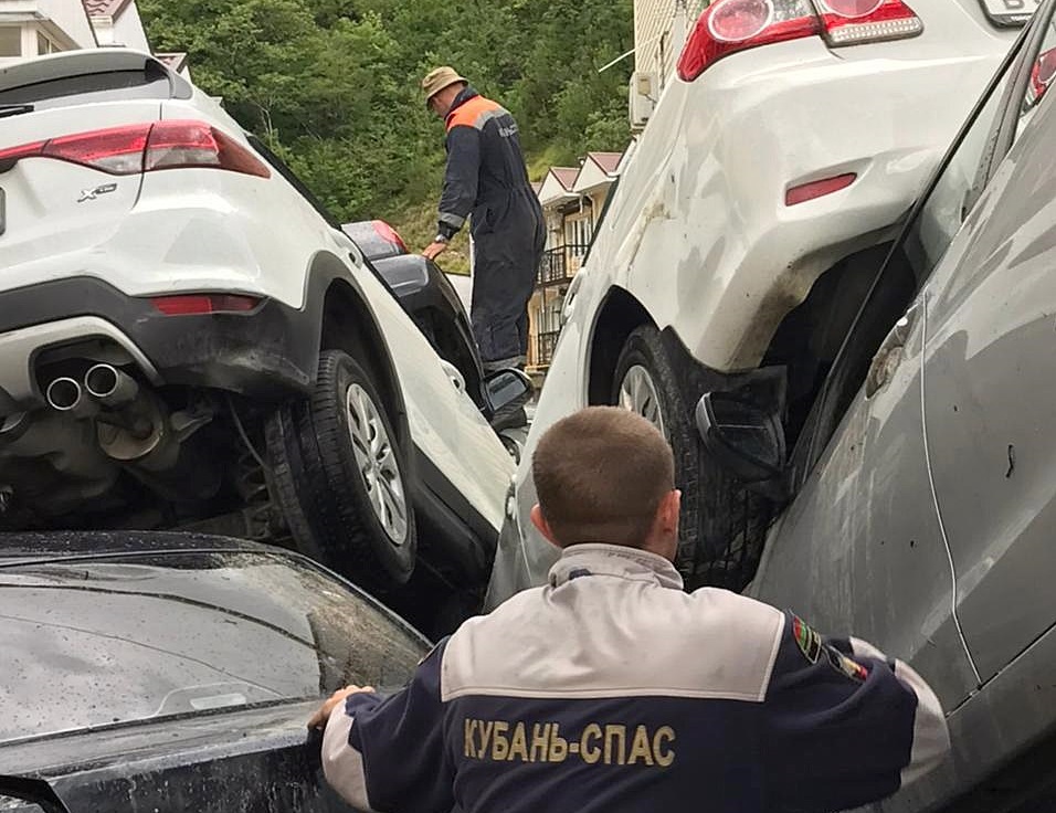 В Туапсинском районе должны восстановить услуги ЖКХ в ближайшие дни, а соцобъекты – к 1 сентября