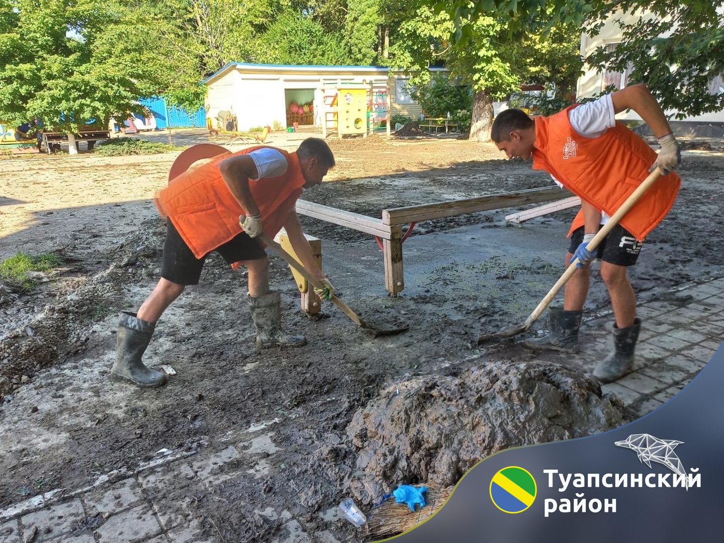 Ликвидировать последствия ЧС в Туапсинском районе помогают студенты и школьники