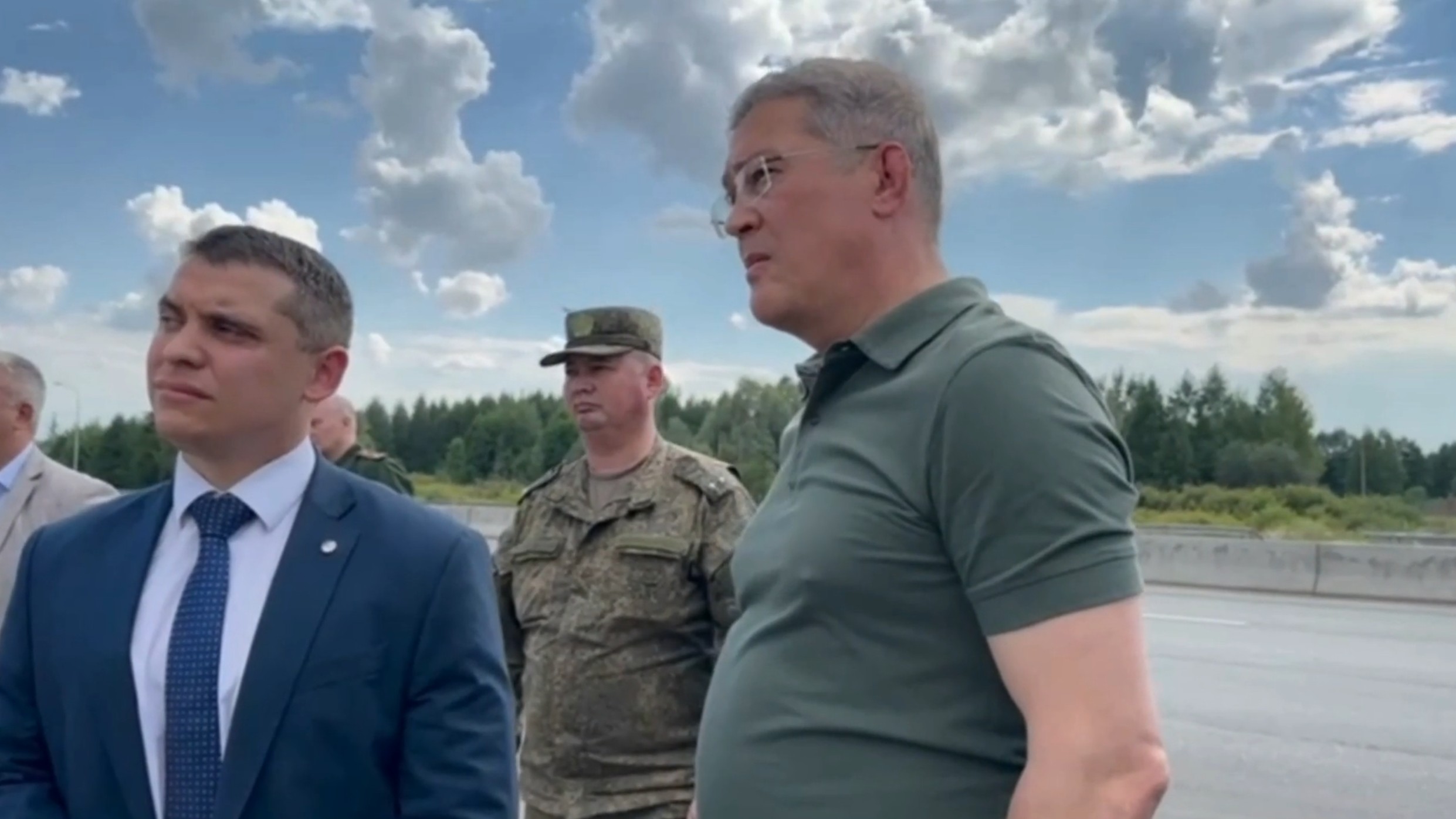 Появилось видео переговоров Хабирова с вооруженным гранатой мужчиной