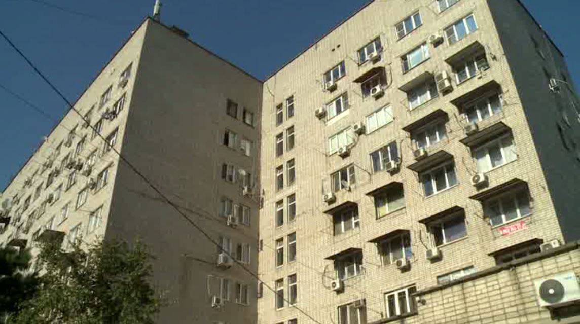 В Краснодаре жильцы многоэтажки регулярно застревают в лифте