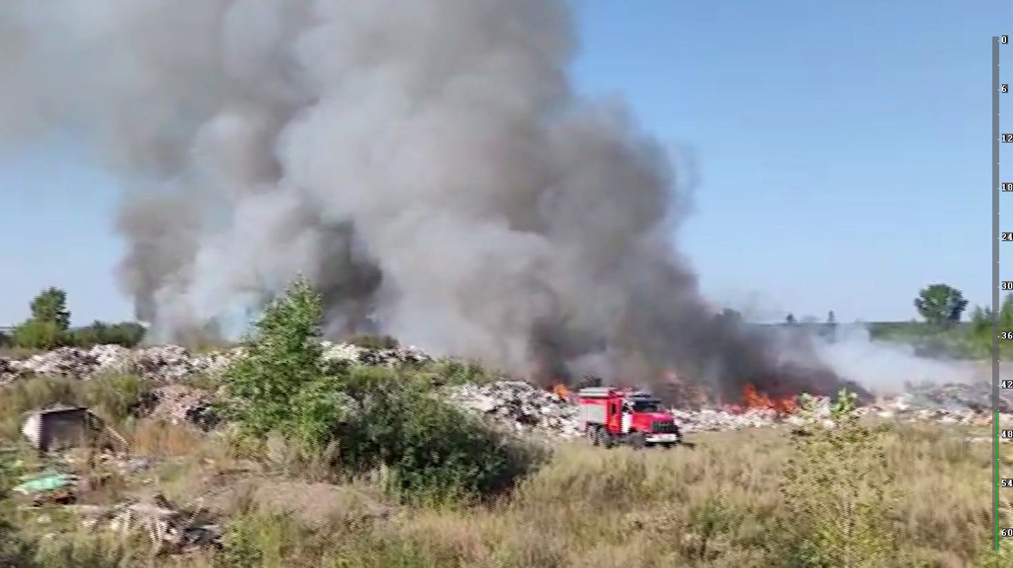 В Березовском районе загорелся мусорный полигон