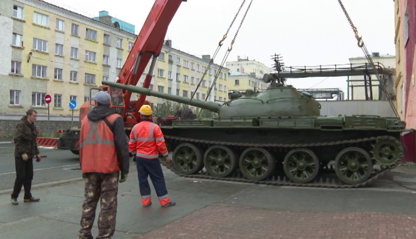 В Дудинке, на площади мемориала воинам-таймырцам обновили памятник