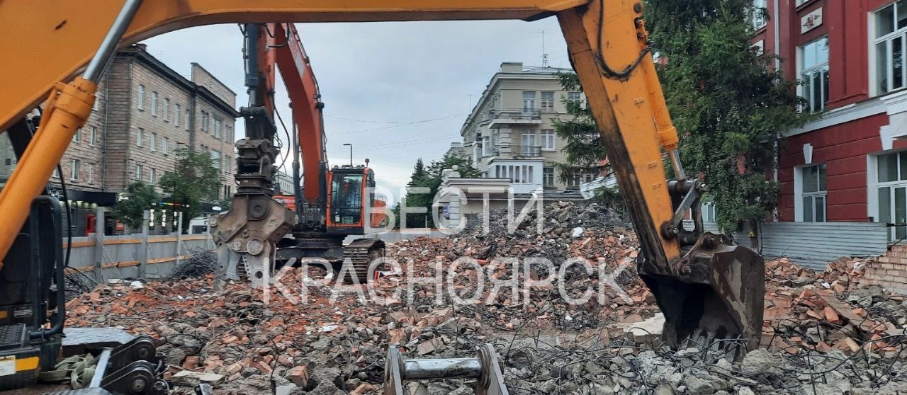 От многострадального кафе "Кантри" осталась только груда кирпичей