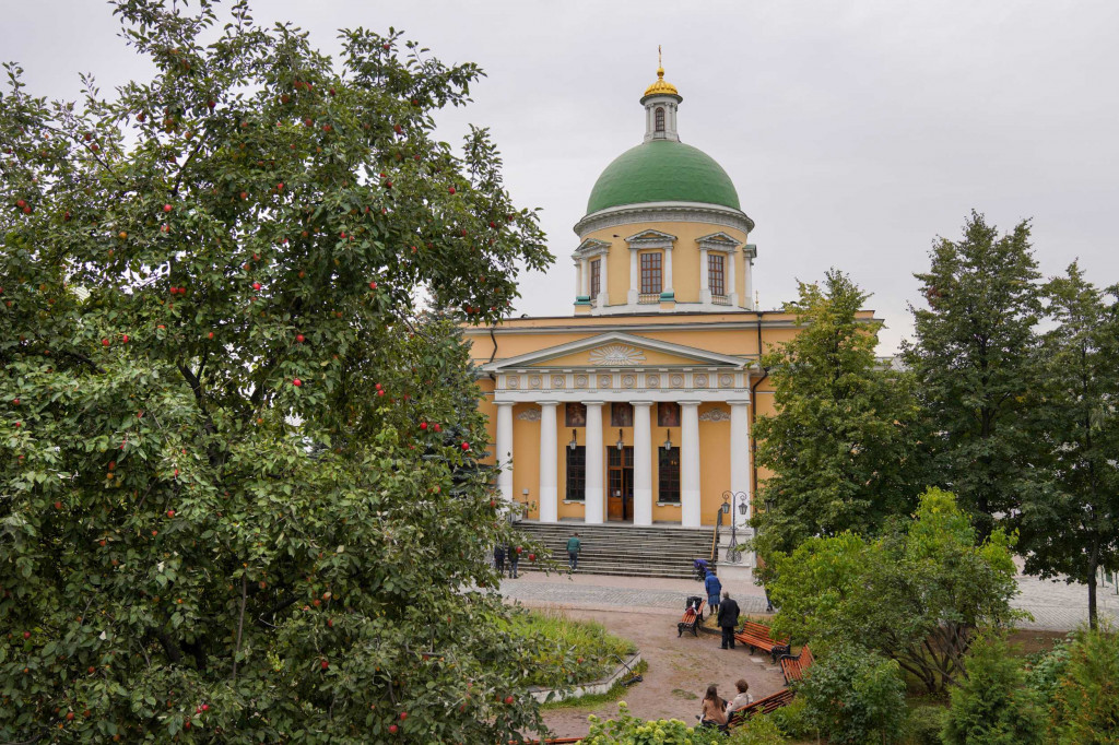 Останки 30 кремлевских монахов захоронили в Даниловом монастыре