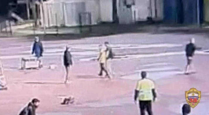 Рабочий в комплексе "Лужники" избил коллегу блином от штанги