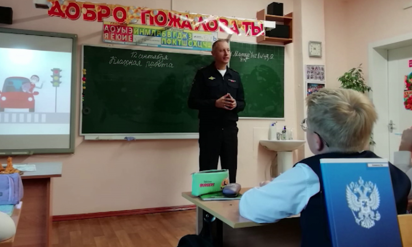 Инспекторы ГИБДД провели с детьми "уроки безопасности"