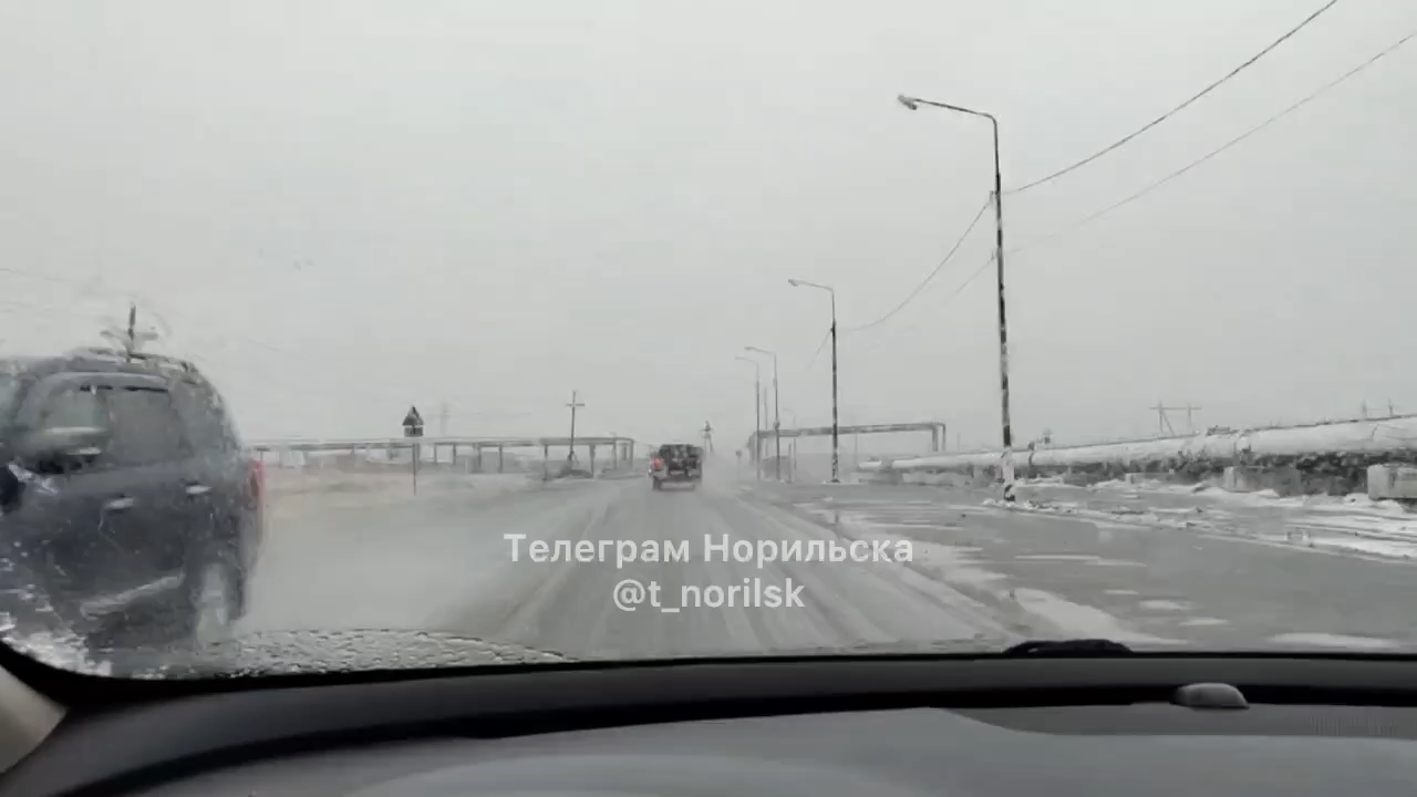 Зимний пейзаж: в Норильске выпал первый снег