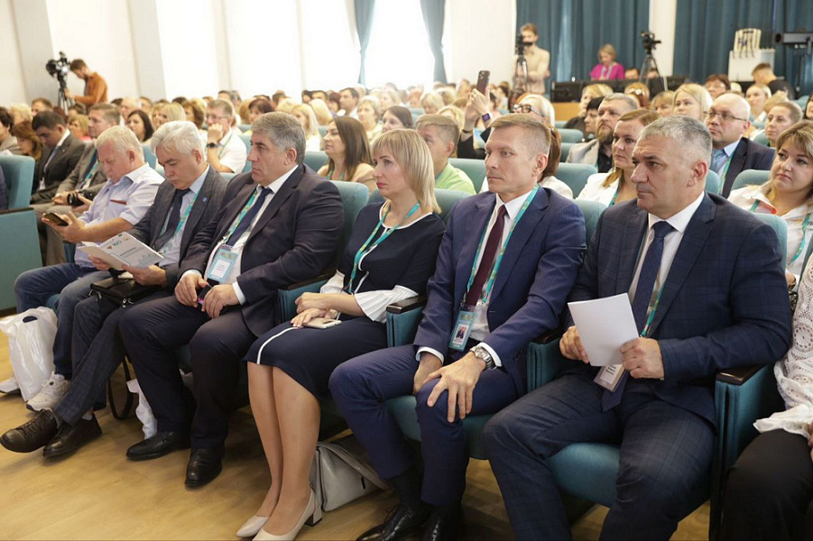 "Новые смыслы образования" обсудили на педагогическом форуме в Армавире