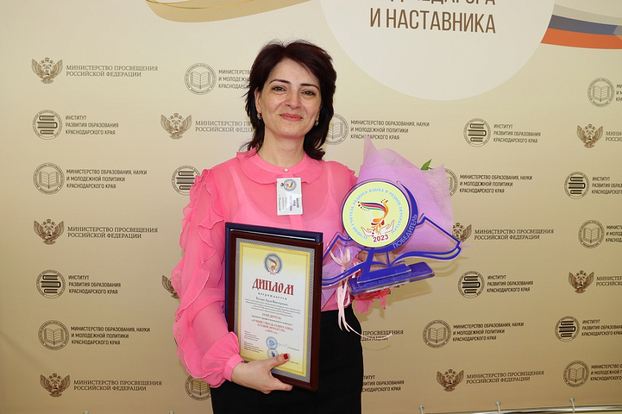 За звание лучшего учителя родного языка и родной литературы будет бороться педагог из Новороссийска