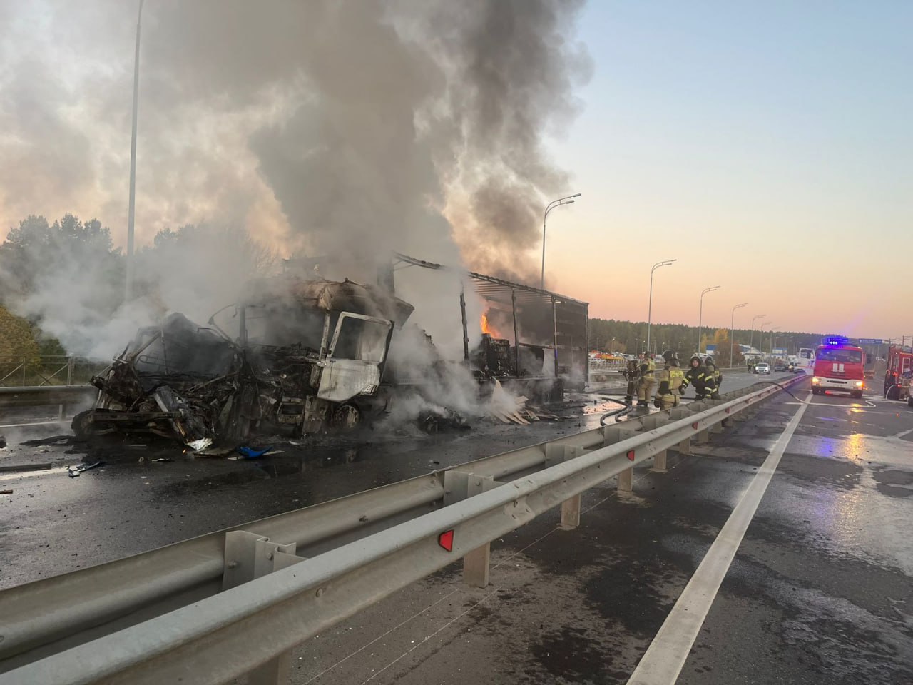 Перевозивший почту большегруз сгорел из-за ДТП в Татарстане