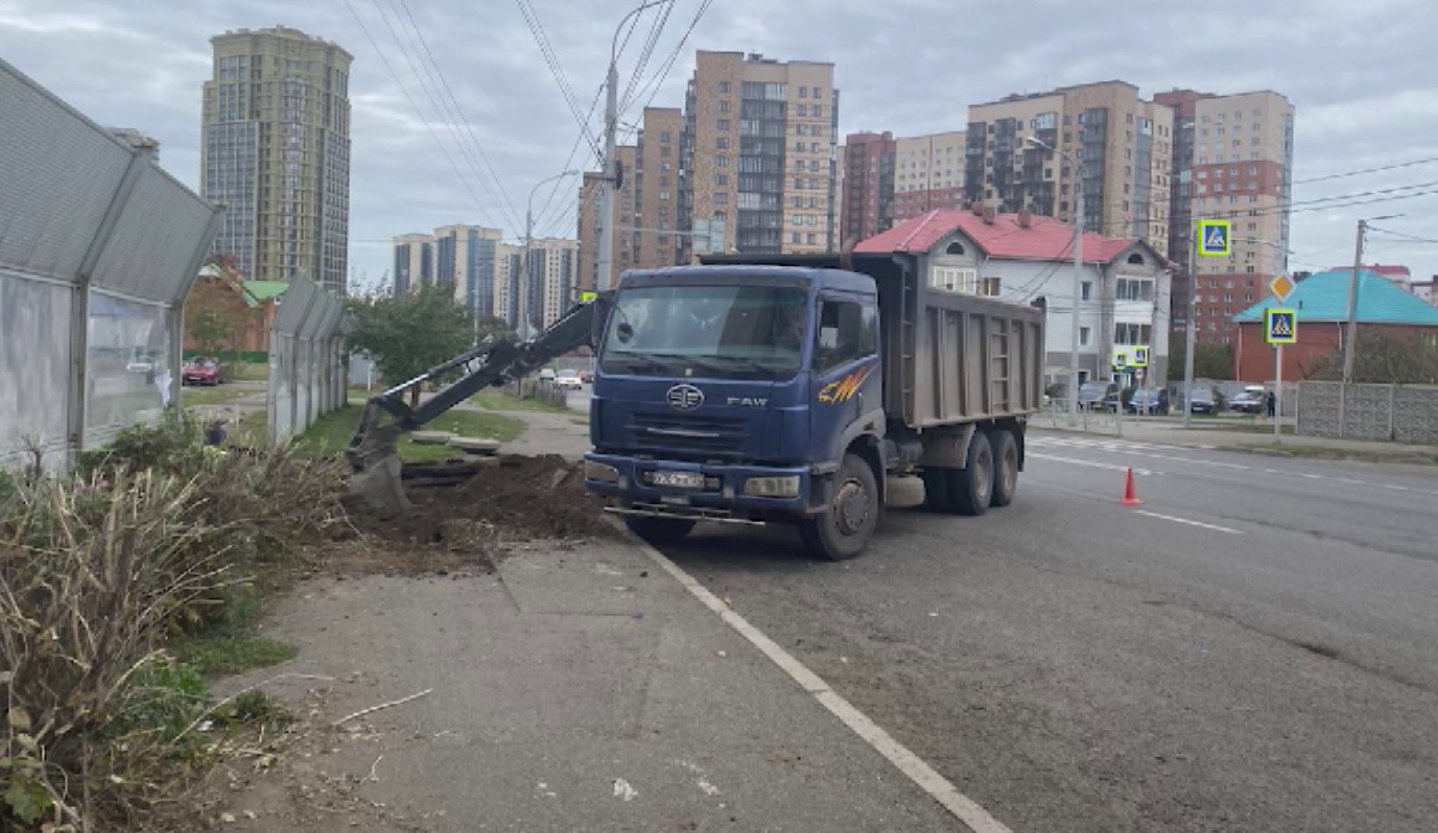 В Красноярске, в микрорайоне Покровка, приступили к ремонту сразу на двух улицах