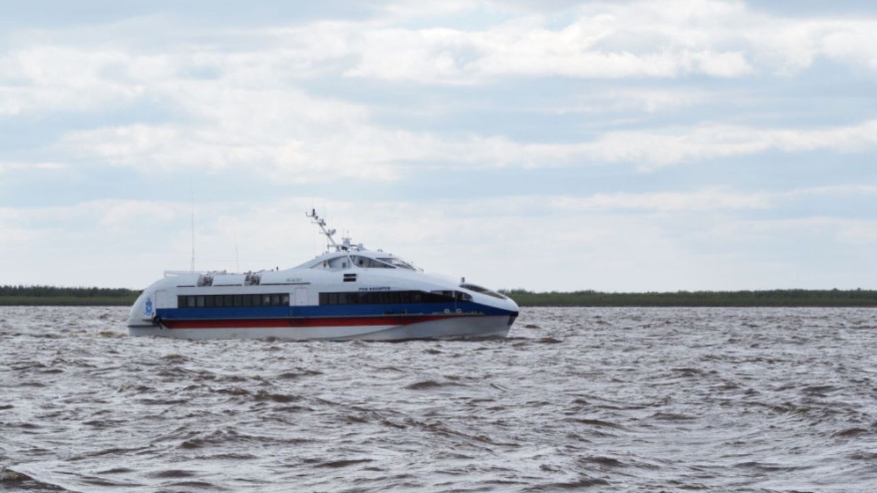 Стало известно, когда на реках Ямала завершится летняя навигация