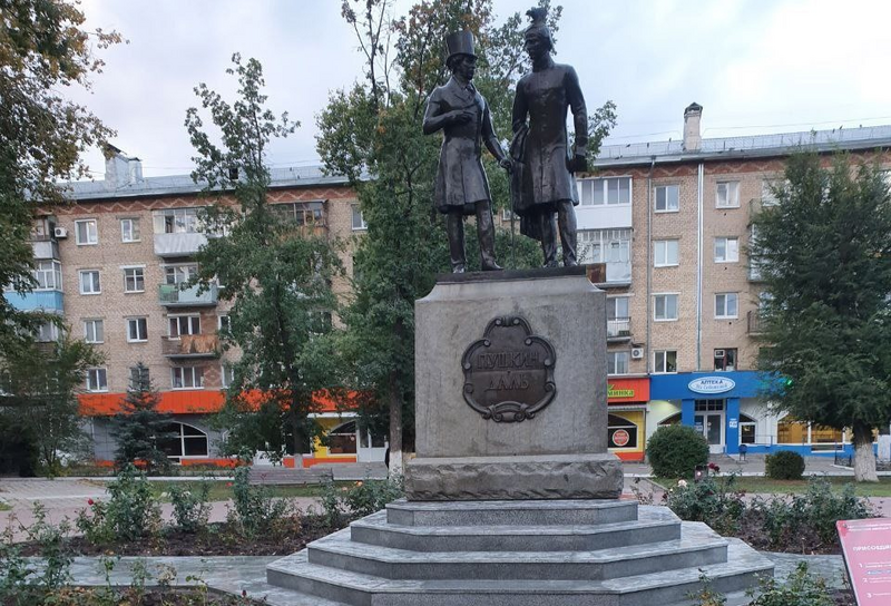 В Оренбурге восстановили основание памятника Пушкину и Далю