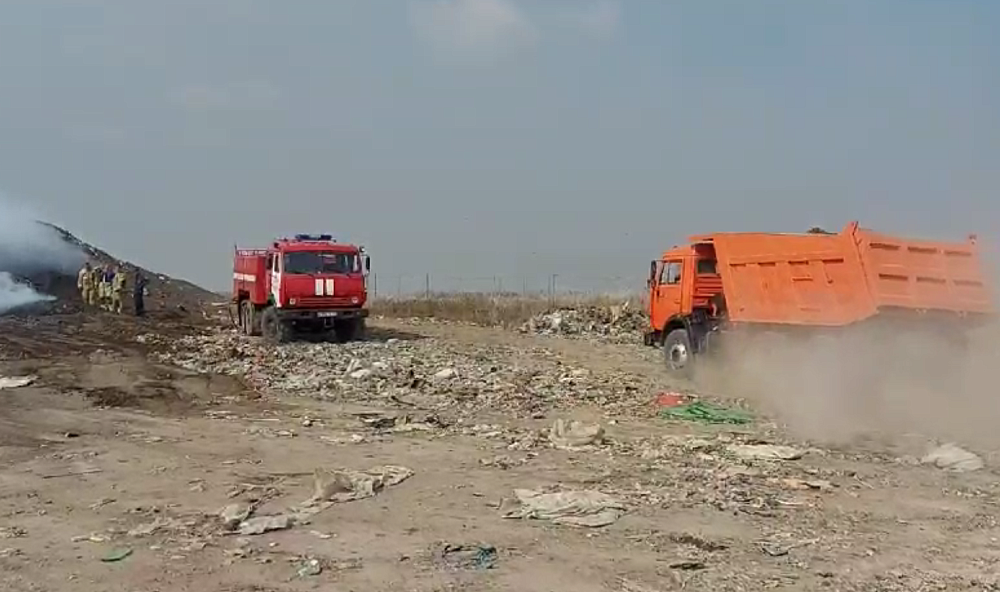 Свалка в станице Полтавской продолжает тлеть изнутри