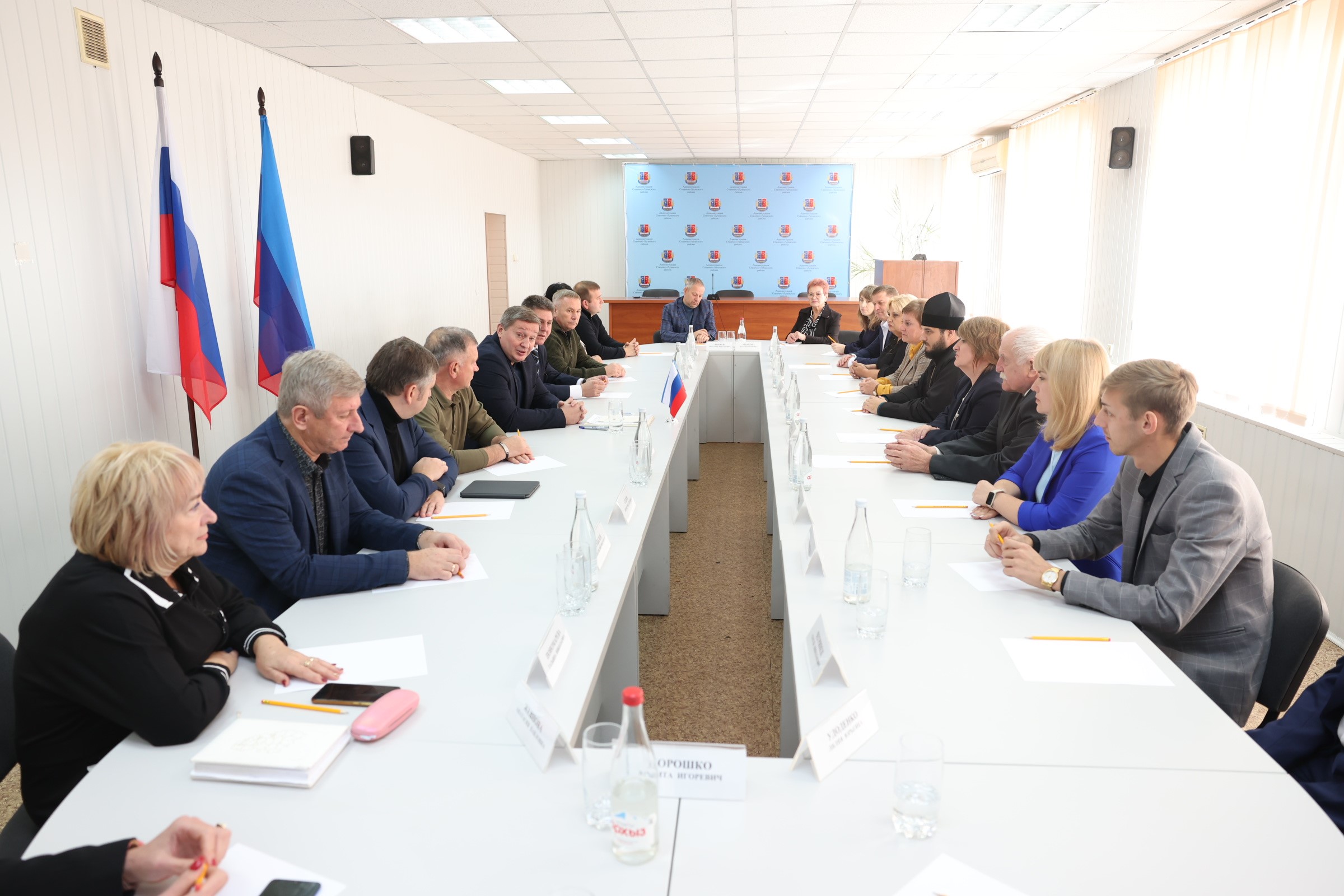 Губернатор Волгоградской области провел встречу с активом и главой подшефного района ЛНР