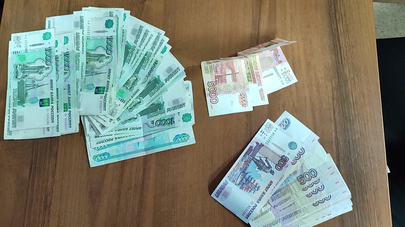 Восьмиклассник украл с банковской карты оренбуржца больше 200 тысяч рублей