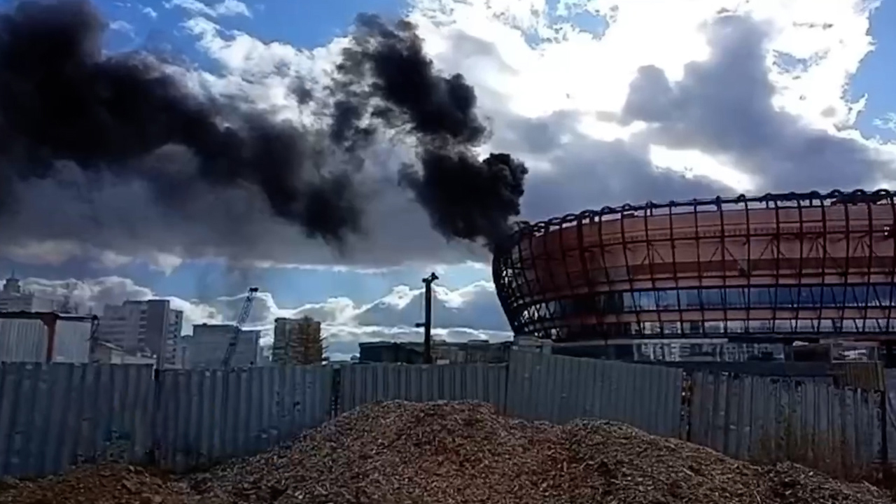 В Екатеринбурге вновь загорелась будущая арена клуба КХЛ