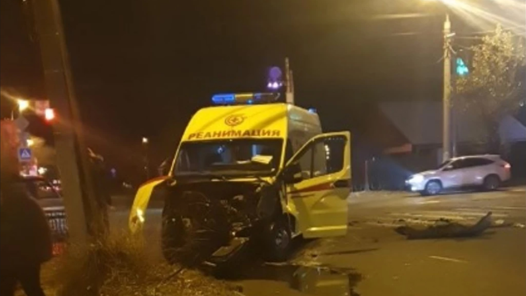В Чите столкнулись скорая помощь и внедорожник, пострадали трое врачей