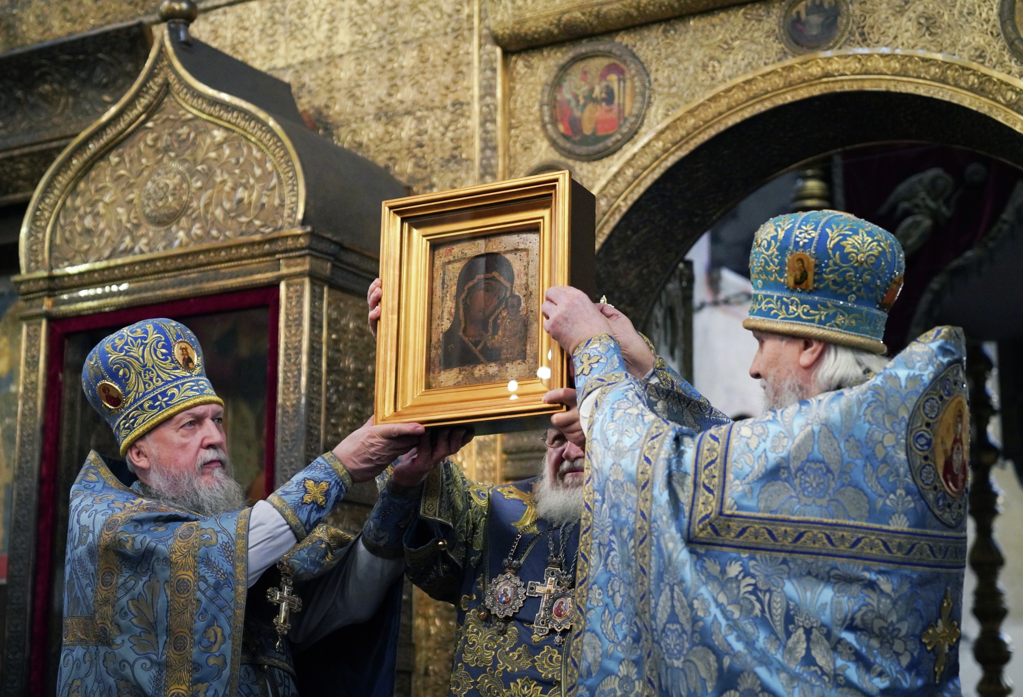 РПЦ: Казанскую икону Божией Матери после крестного хода вернут в Казанский собор