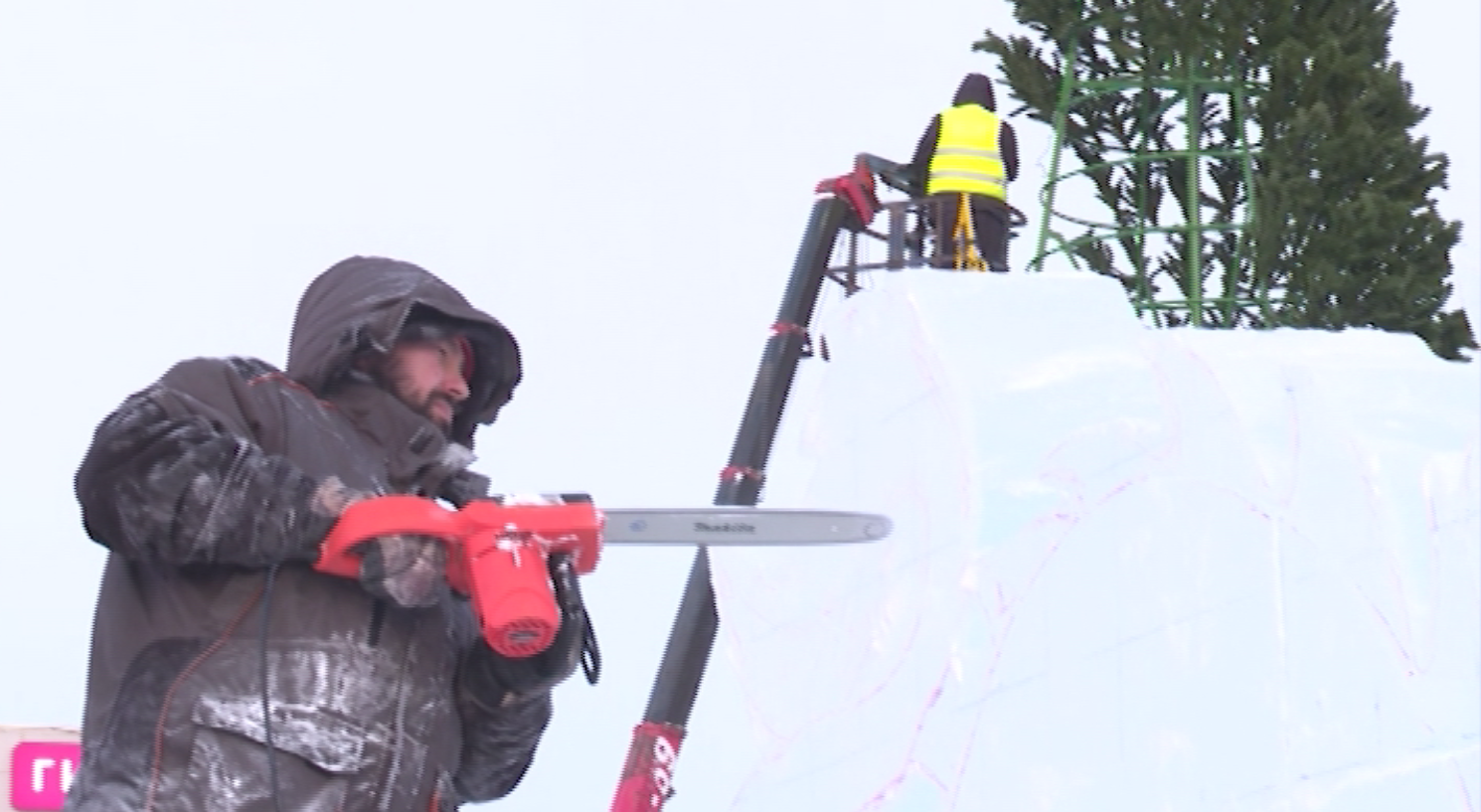 В Норильске приступили к монтажу новогодних городков