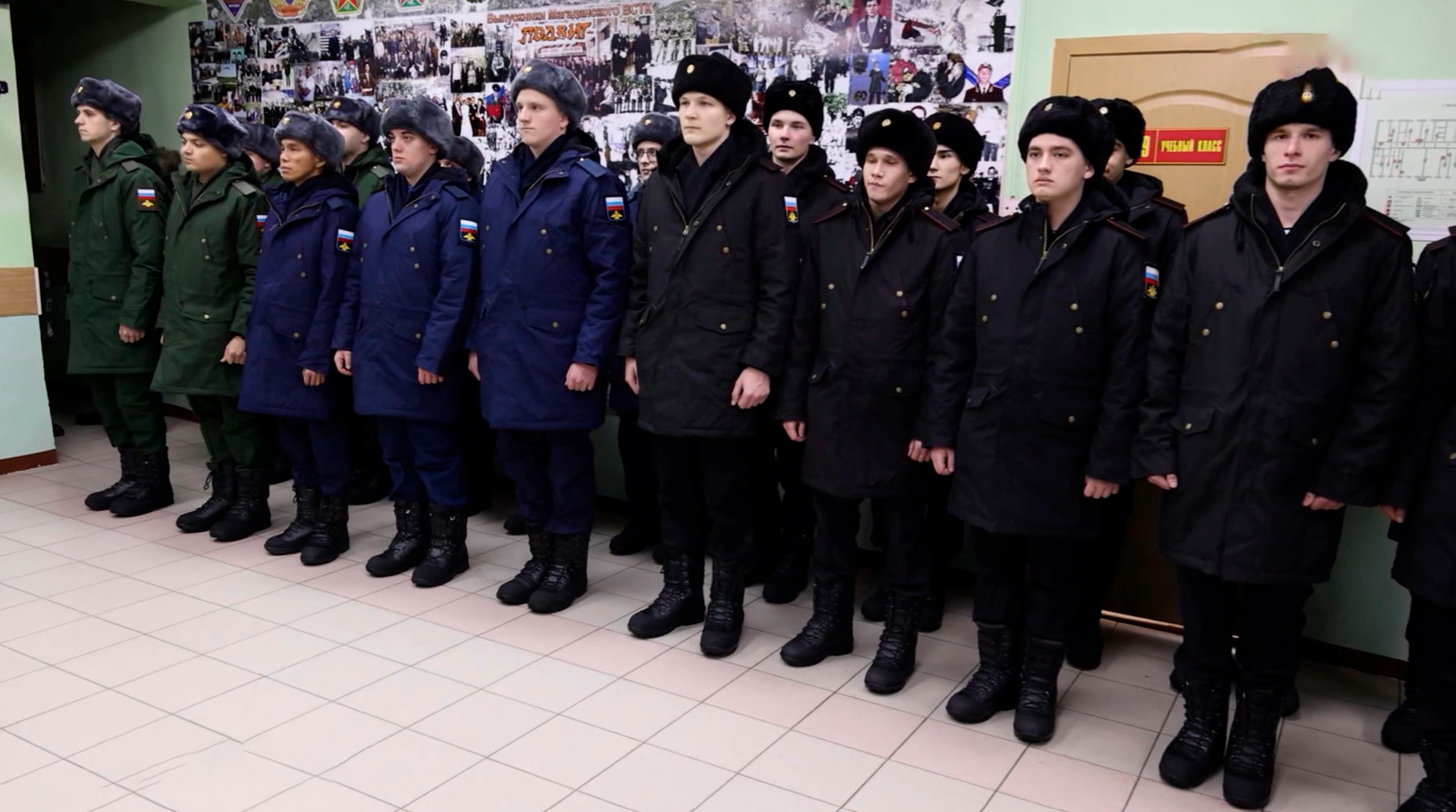 20 призывников из Магадана отправились в Вооруженные силы России