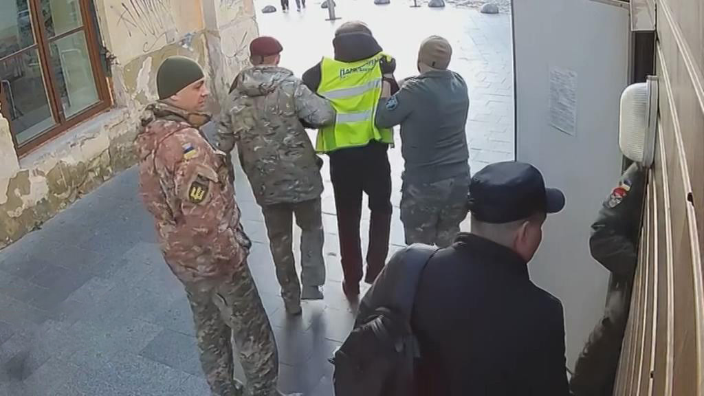 Командиры ВСУ называют принудительно мобилизованных бесполезным балластом