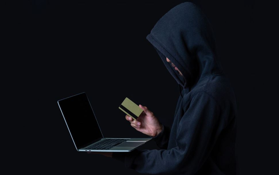 Пять жителей Ноябрьска отдали мошенникам около 4,5 млн рублей на "инвестиции"