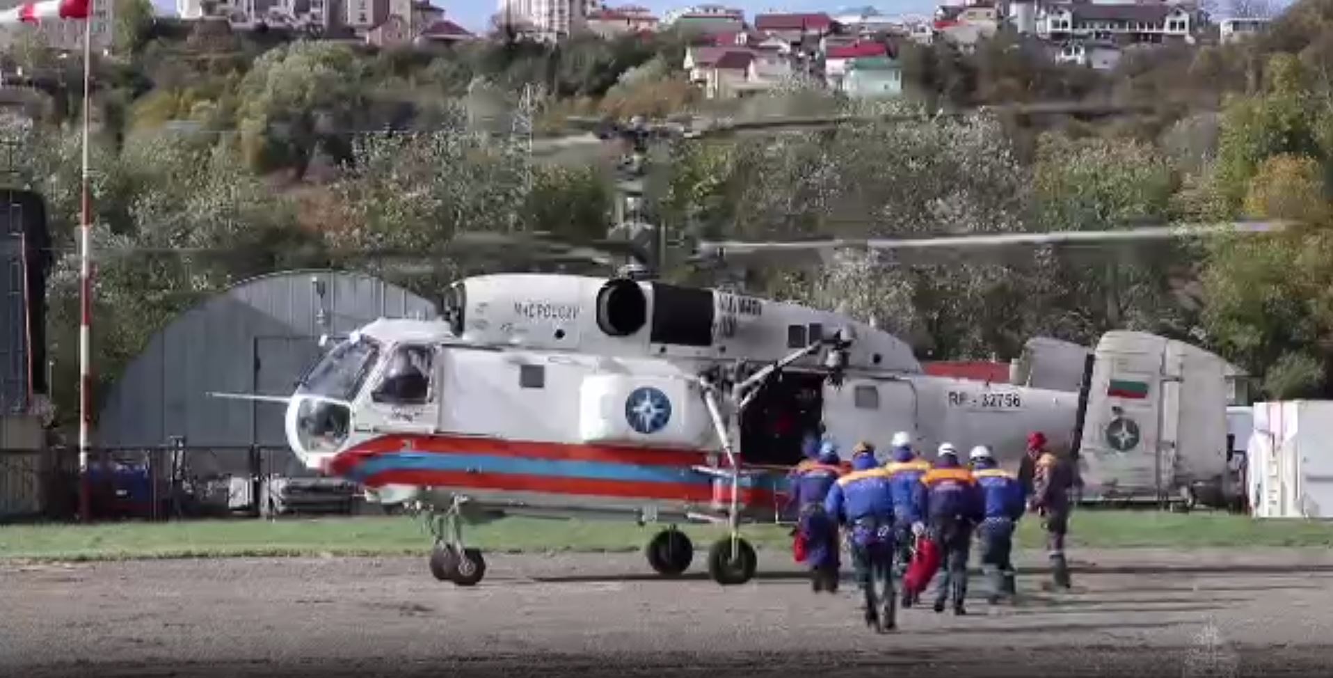 Спасатели в Сочи прошли десантную подготовку