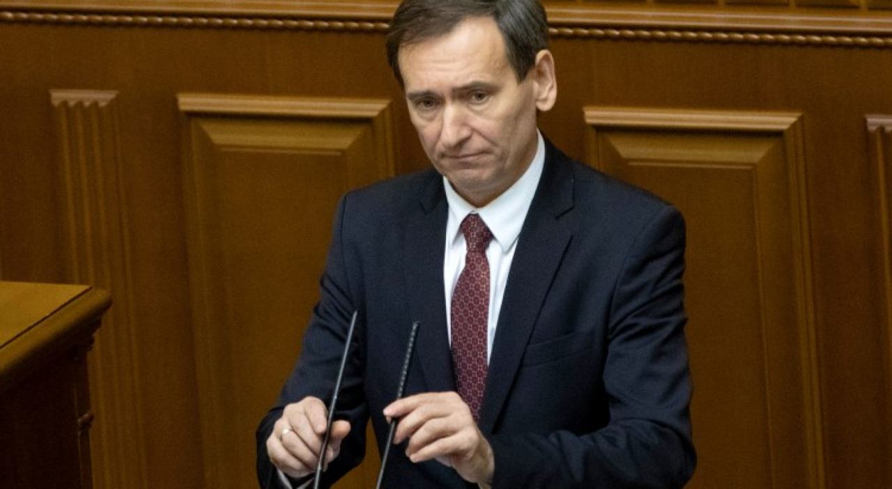 Зеленский уволил своего представителя в парламенте