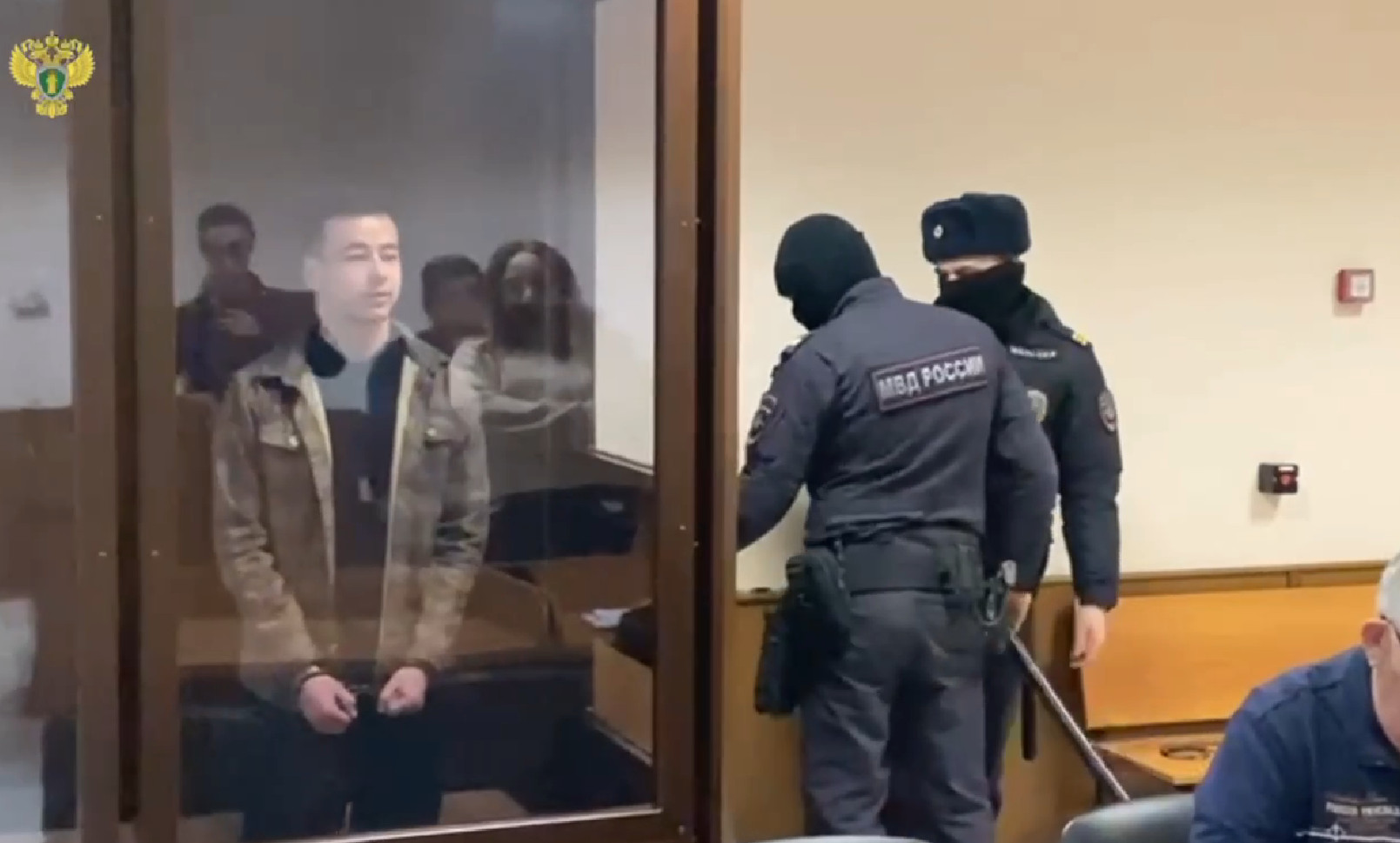 После резни в московском ТЦ суд арестовал двух охранников