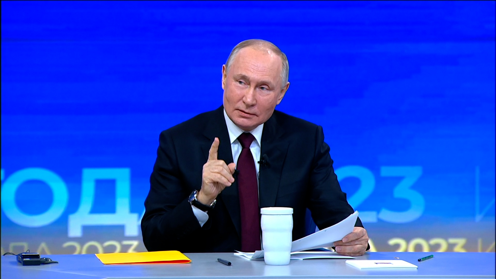 Путин поручил построить в Сочи центр подготовки сборных по футболу