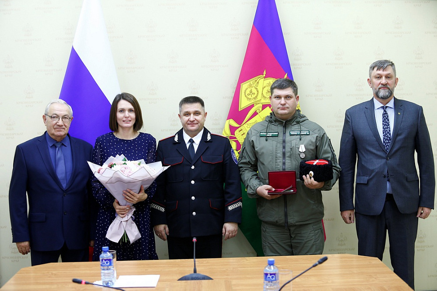 Казака из Анапы наградили медалью "За спасение погибавших"