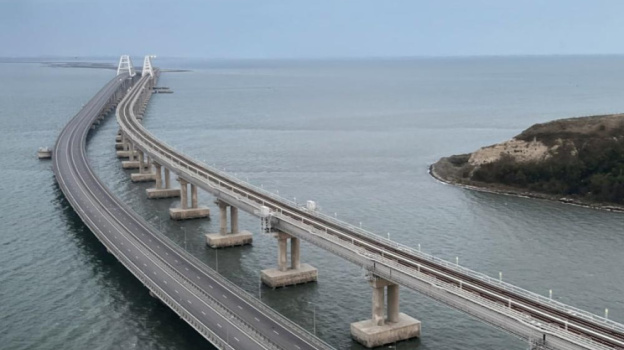 Летевшую к Крымскому мосту ракету сбили российские системы ПВО