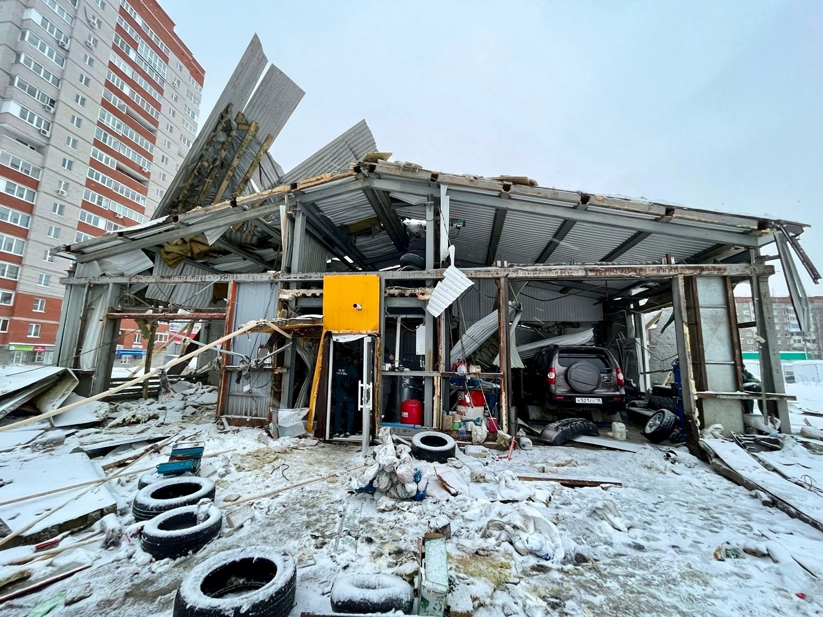 Момент взрыва на автомойке в Ижевске попал на камеру