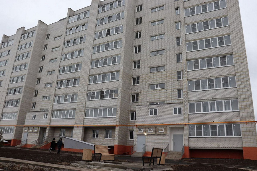 В Ейске начали выдавать ключи жильцам квартир разрушенного при падении самолета дома
